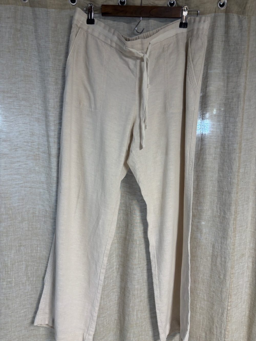 Caslon linen and rayon classic pants
Perfect for spring and summer